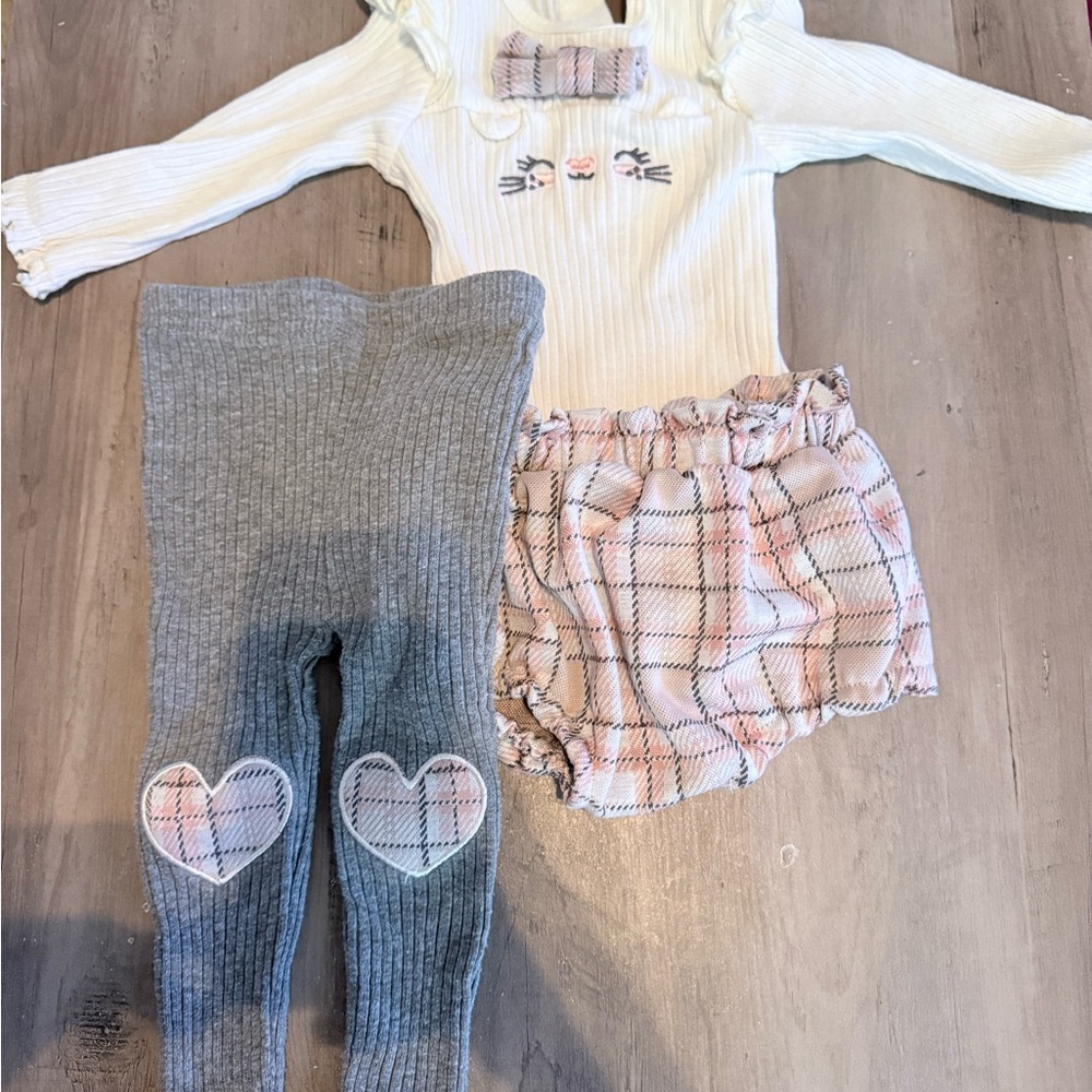 Adorable Baby Outfit with Heart Leggings